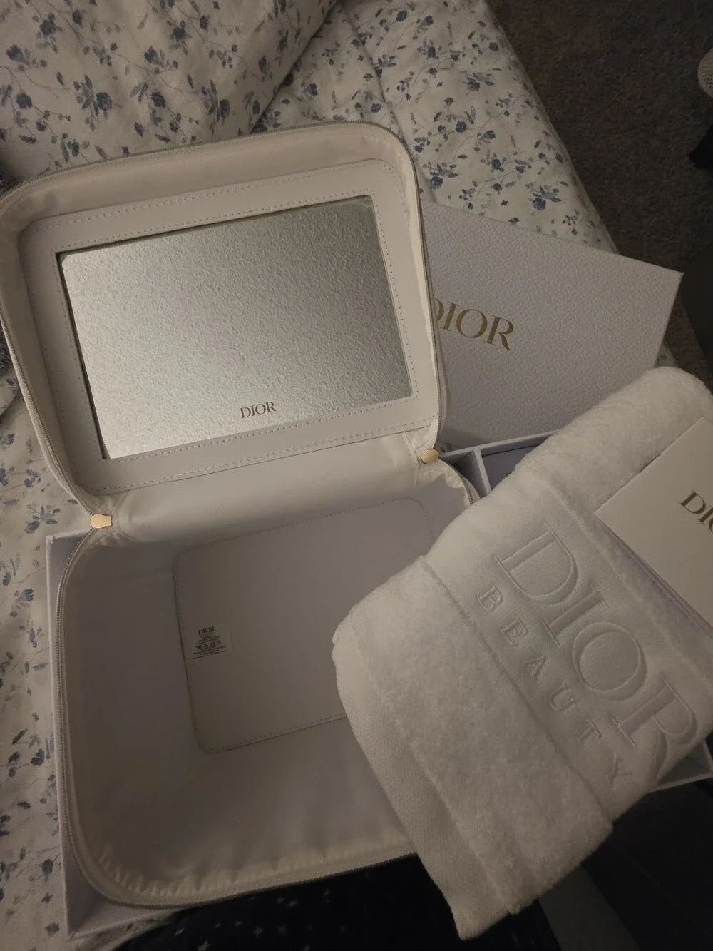 Dior Beauty White Vanity Bag Makeup Case With Mirror VIP PLATINUM GWP Dior Towel